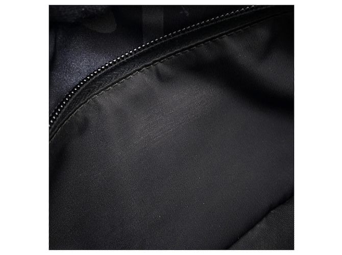 Pochette a mano in nylon nero e pelle Prada - vista 7