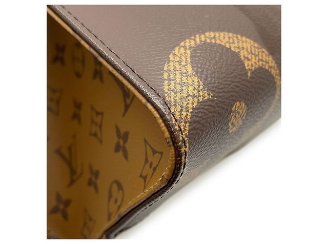 Borsa Tote Louis Vuitton Monogram Reverse Giant OnTheGo MM Rosso - vista 7