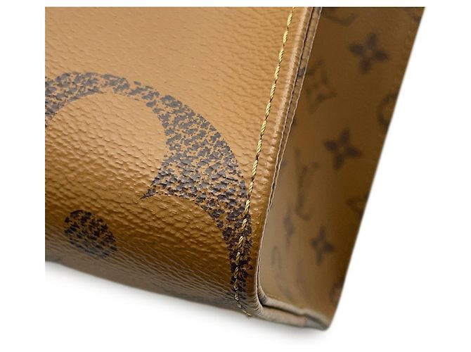 Borsa Tote Louis Vuitton Monogram Reverse Giant OnTheGo MM Rosso - vista 8
