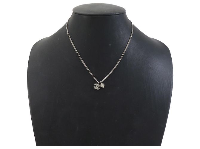 Collana Chanel in argento con cuore Coco Mark - vista 9