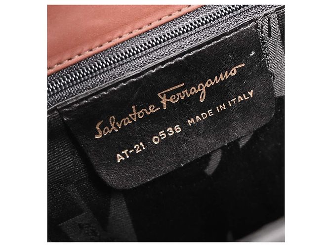 Salvatore Ferragamo Gancini Convertible Top Handle Pelle Medium Marrone - vista 4