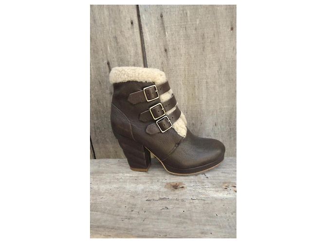 See By Chloé Botines de cuero marrón con hebillas Castaño - vista 9