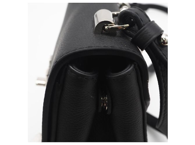 Borsa a tracolla Louis Vuitton Black Leather Lockme II BB Nero - vista 13