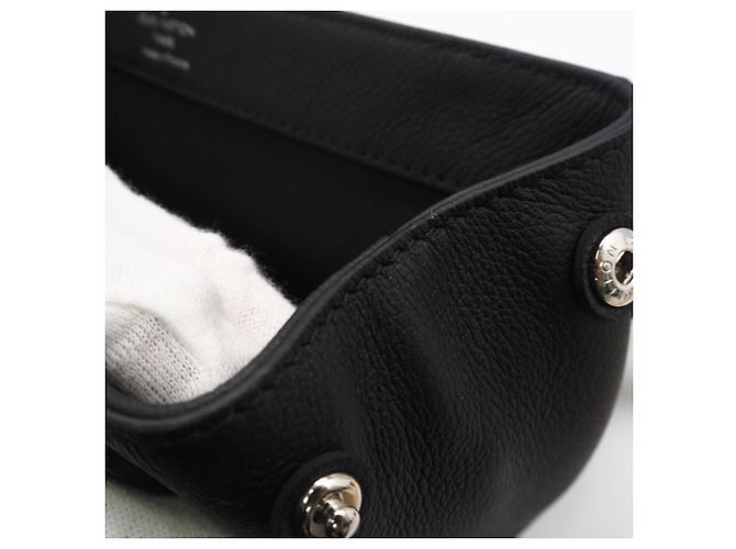 Borsa a tracolla Louis Vuitton Black Leather Lockme II BB Nero - vista 16