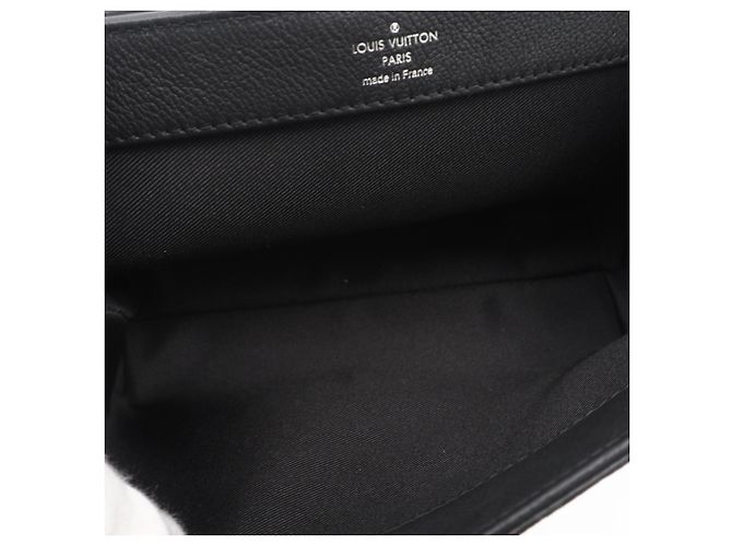 Borsa a tracolla Louis Vuitton Black Leather Lockme II BB Nero - vista 17