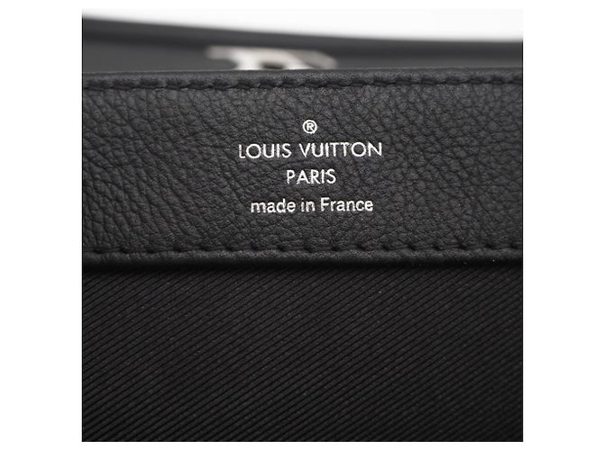 Borsa a tracolla Louis Vuitton Black Leather Lockme II BB Nero - vista 19