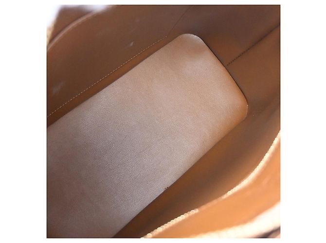 Louis Vuitton Houston Monogram Vernis Castaño - vista 3