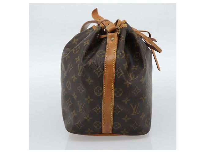 Louis Vuitton Petit Noe Monogram Canvas Marrone - vista 3