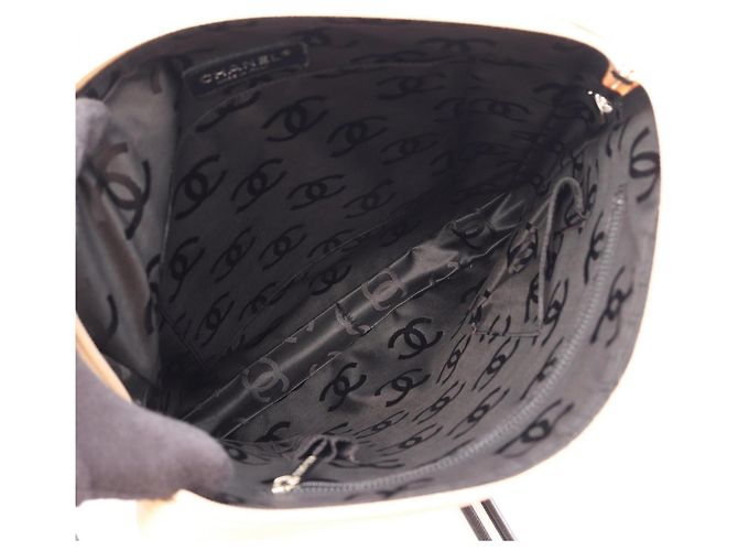 Borsa a tracolla Chanel Cambon Line Large Pochette Nero Beige - vista 3