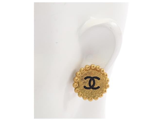 Orecchini a clip rotondi Chanel Coco Mark Nero D'oro - vista 4