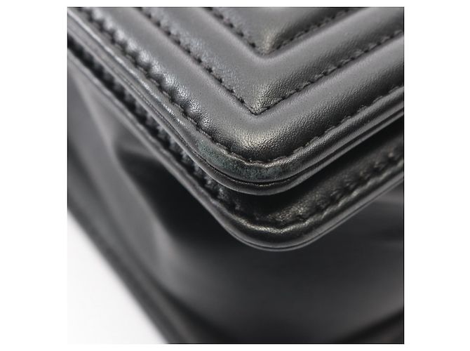 Borsa a tracolla Boy di Chanel in agnello nero - vista 10
