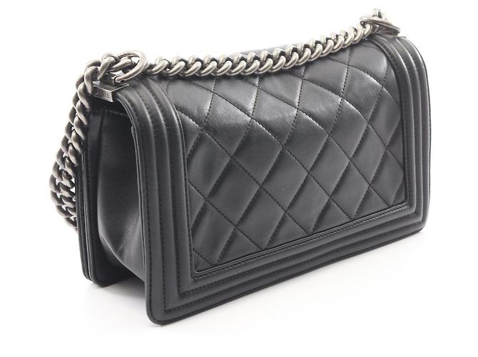 Borsa a tracolla Boy di Chanel in agnello nero - vista 2