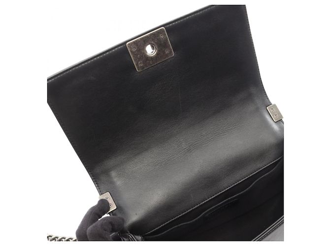Borsa a tracolla Boy di Chanel in agnello nero - vista 6