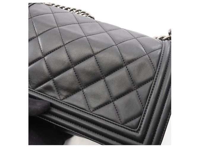 Borsa a tracolla Boy di Chanel in agnello nero - vista 8