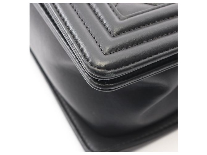 Borsa a tracolla Boy di Chanel in agnello nero - vista 9