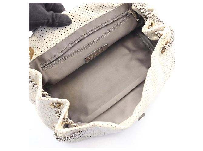 Borsa a Spalla Chanel 2.55 Perforated Bianco - vista 3