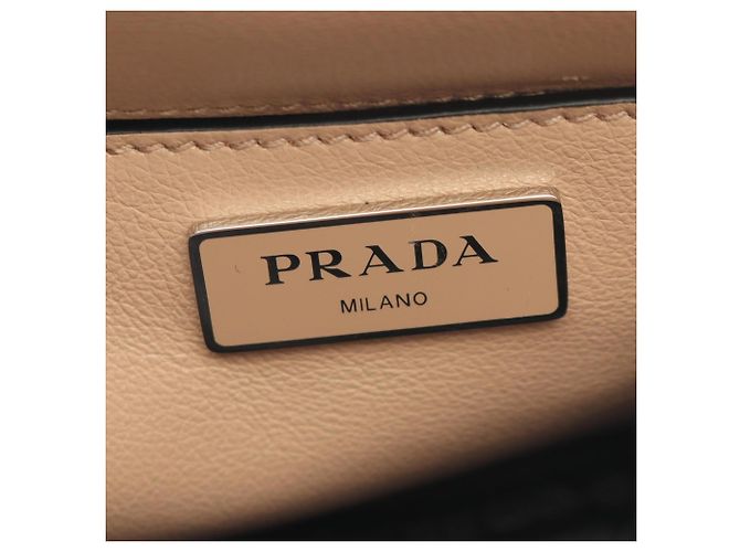 Borsa a tracolla in pelle beige Prada - vista 4