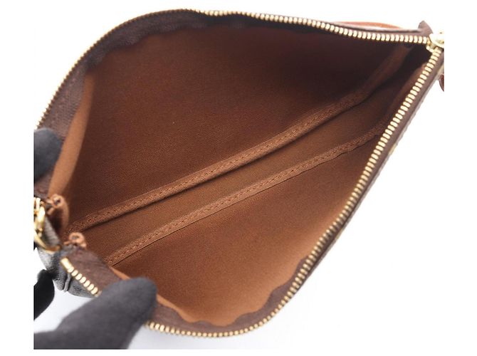 Sac à main Louis Vuitton Pochette Accessoires Marron Kaki - vue 3