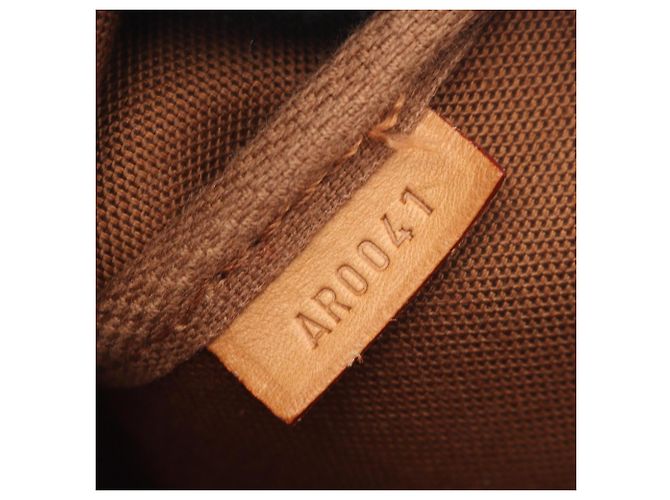 Sac à main Louis Vuitton Pochette Accessoires Marron Kaki - vue 5