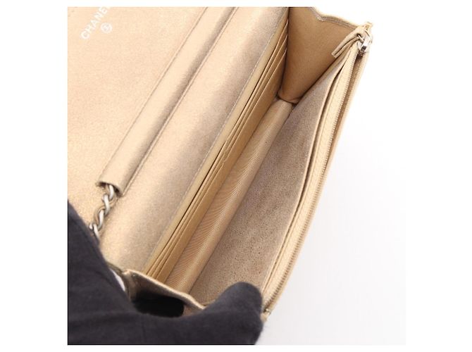 Borsa a Spalla Chanel Matelassé in Pelle Oro D'oro - vista 3