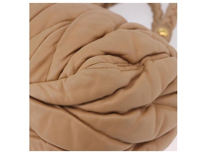 Borsa a mano Miu Miu Matelasse in pelle beige oro Auth 191692A D'oro - vista 13