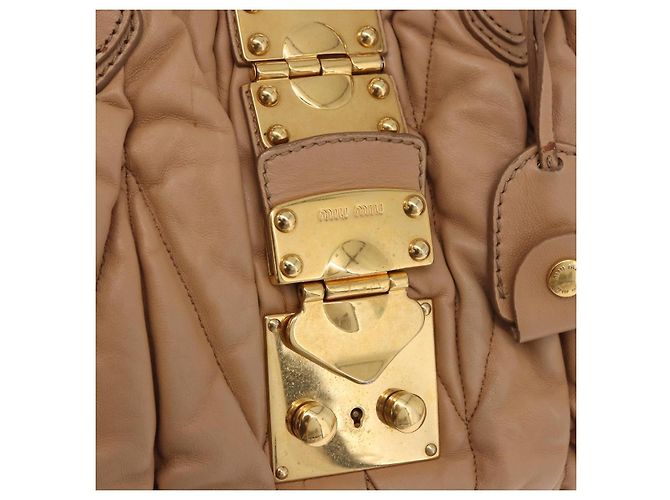 Borsa a mano Miu Miu Matelasse in pelle beige oro Auth 191692A D'oro - vista 14