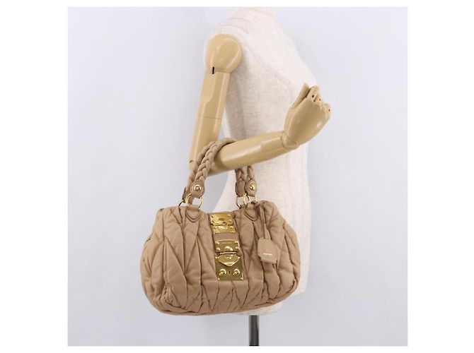 Borsa a mano Miu Miu Matelasse in pelle beige oro Auth 191692A D'oro - vista 23