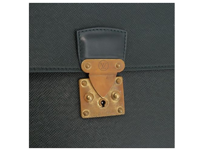 LOUIS VUITTON Taiga Robusto 2 Hand Bag Epicea M3104P LV Auth 188346 - vista 18