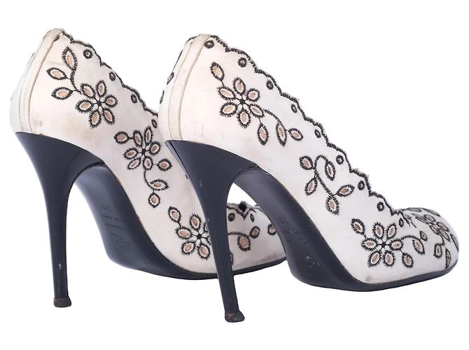 Décolleté Alexander Mcqueen in pelle con intagli floreali Bianco - vista 3