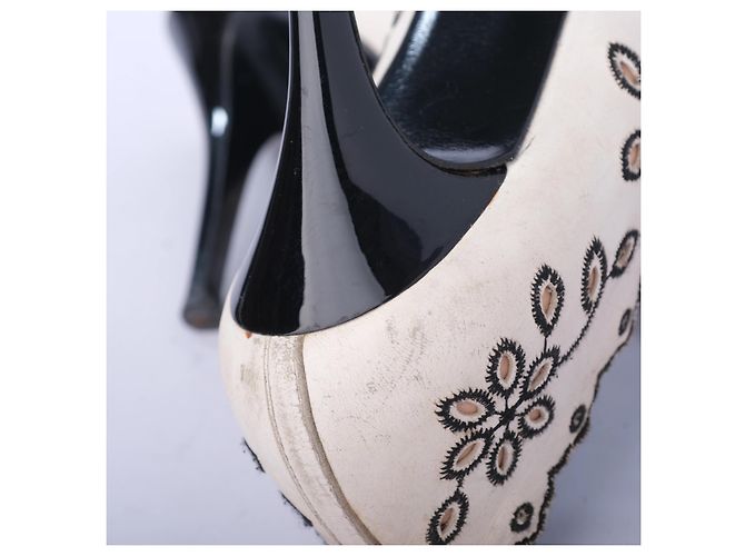 Décolleté Alexander Mcqueen in pelle con intagli floreali Bianco - vista 6
