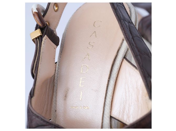 Autre Marque Sandali con zeppa Casadei in pelle effetto coccodrillo marrone - vista 6