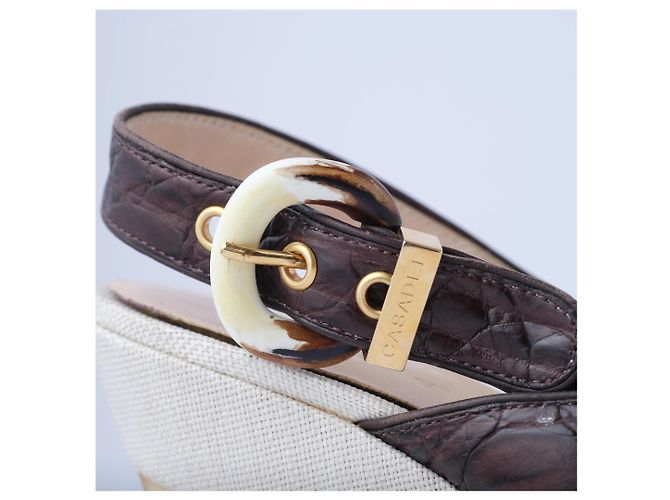 Autre Marque Sandali con zeppa Casadei in pelle effetto coccodrillo marrone - vista 7