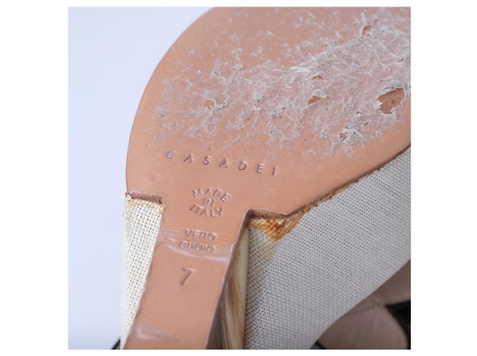 Autre Marque Sandali con zeppa Casadei in pelle effetto coccodrillo marrone - vista 9