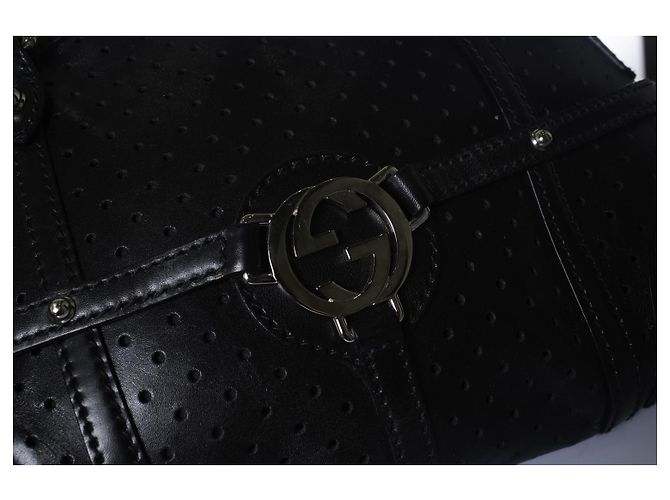 Gucci, Top-Handle-Tasche aus schwarzem, perforiertem GG-Leder - Ansicht 7