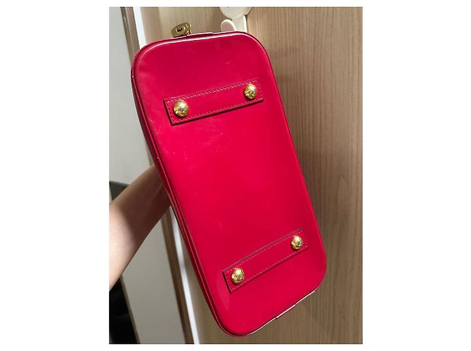 Louis Vuitton Alma - Bolsa em couro verniz vermelho - vista 4