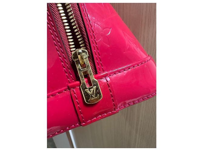 Louis Vuitton Alma - Bolsa em couro verniz vermelho - vista 5