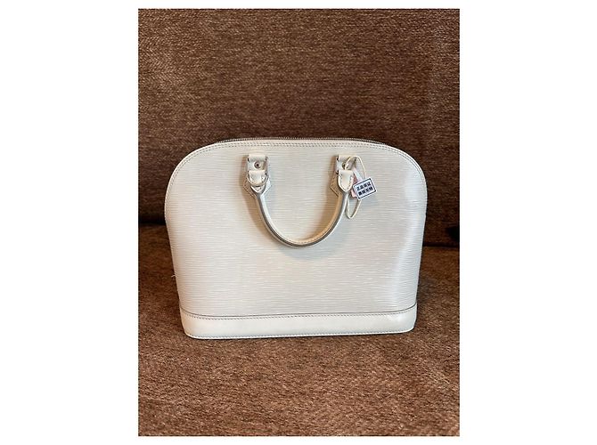Louis Vuitton Alma PM in pelle Epi bianca Bianco - vista 2