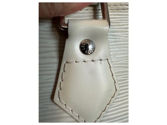 Louis Vuitton Alma PM in pelle Epi bianca Bianco - vista 7