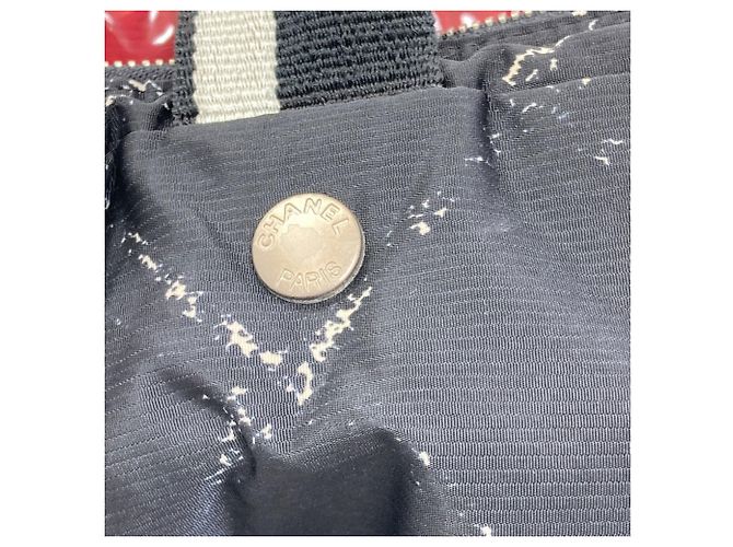 Borsa a mano in nylon Chanel Travel Line Nero - vista 11