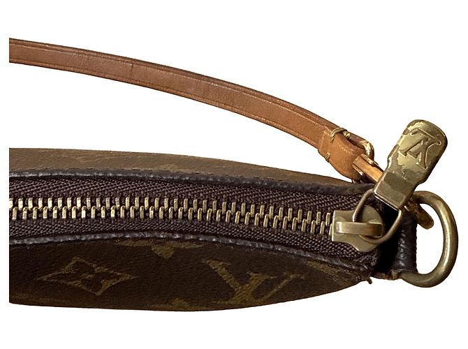 Louis Vuitton Pochette Dorado - vista 5