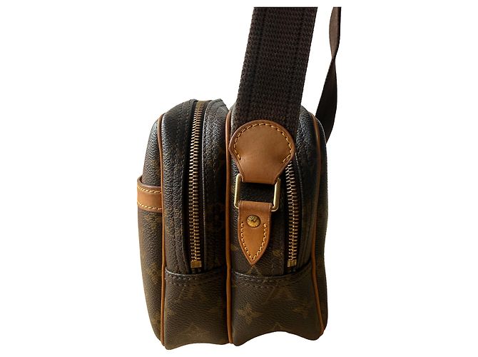 Louis Vuitton Reporter PM Castaño Dorado - vista 5
