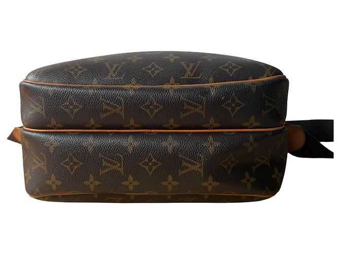 Louis Vuitton Reporter PM Castaño Dorado - vista 7