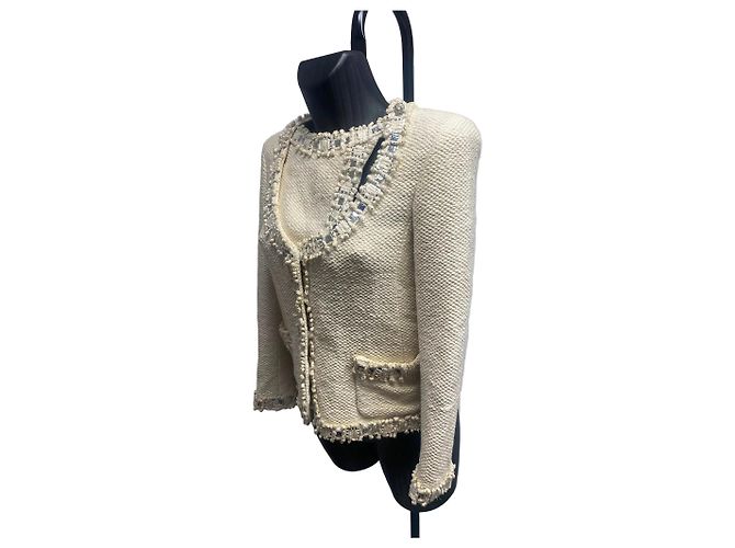 Giacca in Tweed Crema Chanel con Profilo a Specchio (Prefall 2012 - Métiers d'Arts Paris-Bombay) - vista 3
