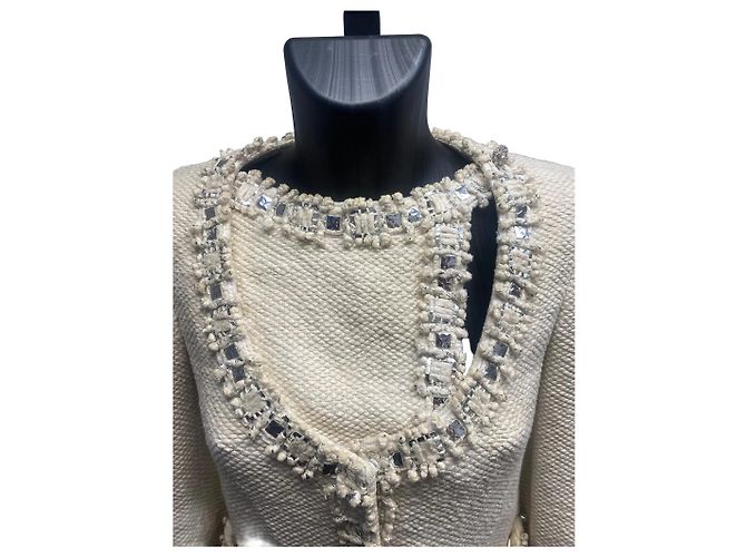 Giacca in Tweed Crema Chanel con Profilo a Specchio (Prefall 2012 - Métiers d'Arts Paris-Bombay) - vista 4