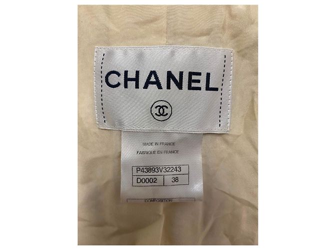 Giacca in Tweed Crema Chanel con Profilo a Specchio (Prefall 2012 - Métiers d'Arts Paris-Bombay) - vista 6