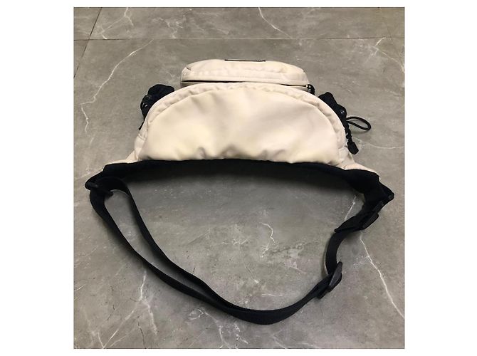Chanel Borsa Cintura in Nylon Logo CC Nero Crudo - vista 2