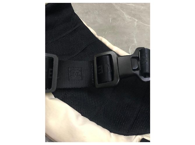 Chanel Borsa Cintura in Nylon Logo CC Nero Crudo - vista 6