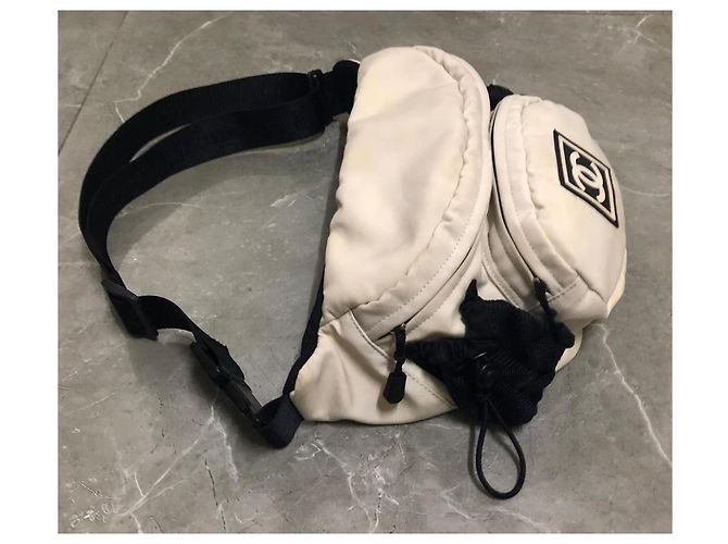 Chanel Borsa Cintura in Nylon Logo CC Nero Crudo - vista 8