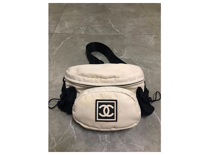 Chanel Borsa Cintura in Nylon Logo CC Nero Crudo - vista 9