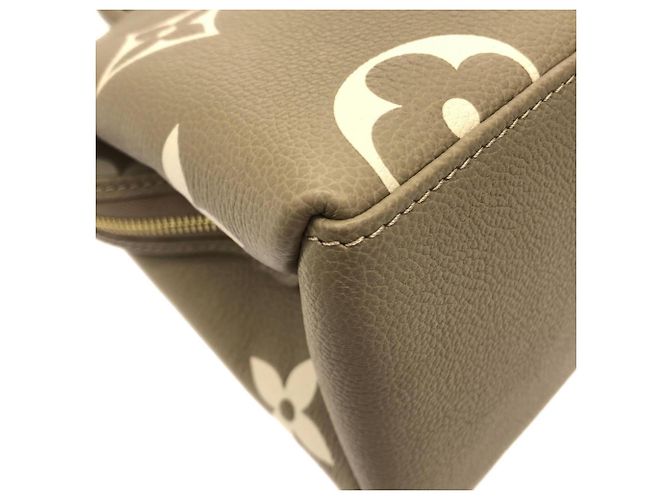 Borsa Louis Vuitton Bicolor Monogram Empreinte Petit Palais PM Grigio Crudo - vista 3
